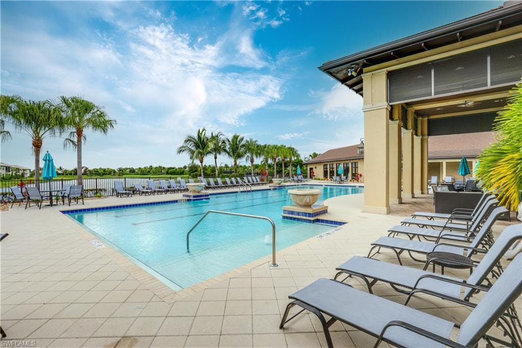 2098 Antigua LN, NAPLES FL 34120-44