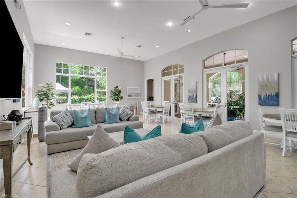 4500 Botanical Place CIR # 101, NAPLES FL 34112-33