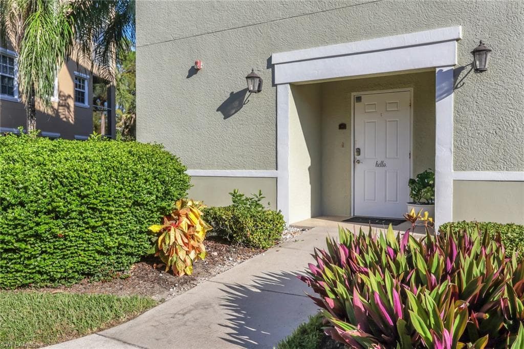 4500 Botanical Place CIR # 101, NAPLES FL 34112-3