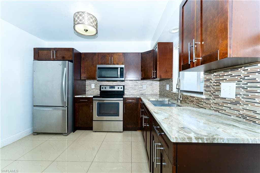 224 NE 9th TER-4