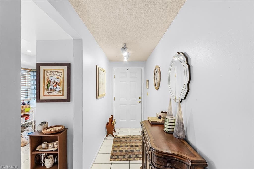 5579 Rattlesnake Hammock RD # B9, NAPLES FL 34113-1