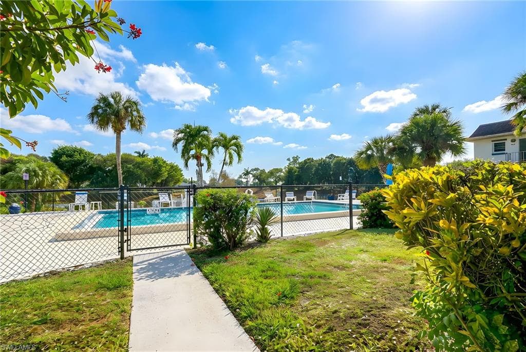 5579 Rattlesnake Hammock RD # B9, NAPLES FL 34113-16