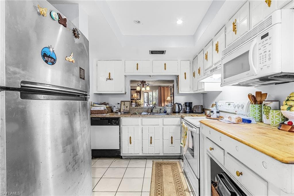 5579 Rattlesnake Hammock RD # B9, NAPLES FL 34113-4