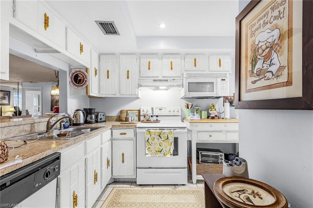 5579 Rattlesnake Hammock RD # B9, NAPLES FL 34113-8