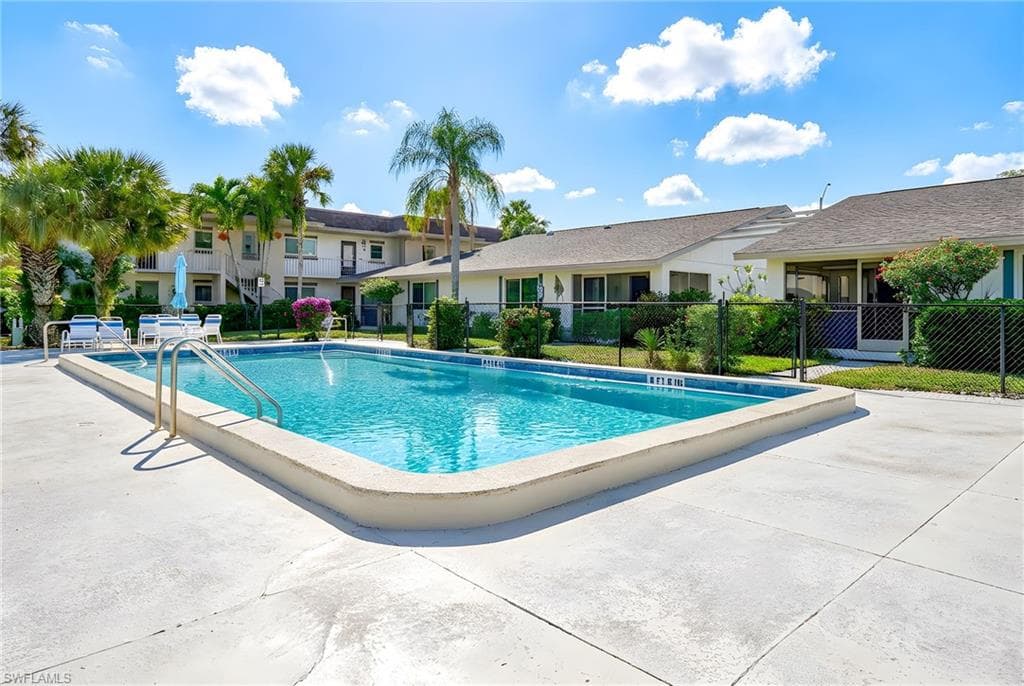 5579 Rattlesnake Hammock RD # B9, NAPLES FL 34113-17