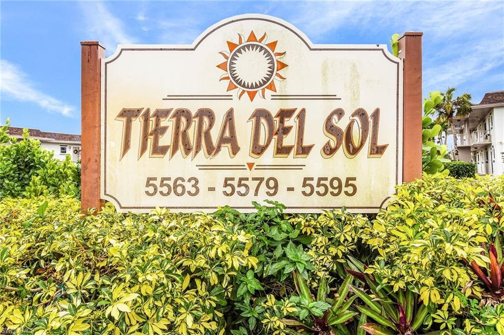 5579 Rattlesnake Hammock RD # B9, NAPLES FL 34113-14