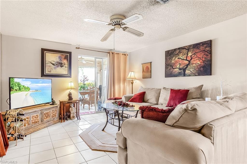 5579 Rattlesnake Hammock RD # B9, NAPLES FL 34113-7
