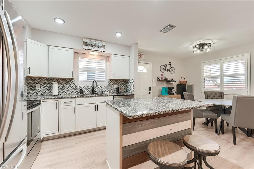 114 Lovers LN, FORT MYERS BEACH FL 33931-26