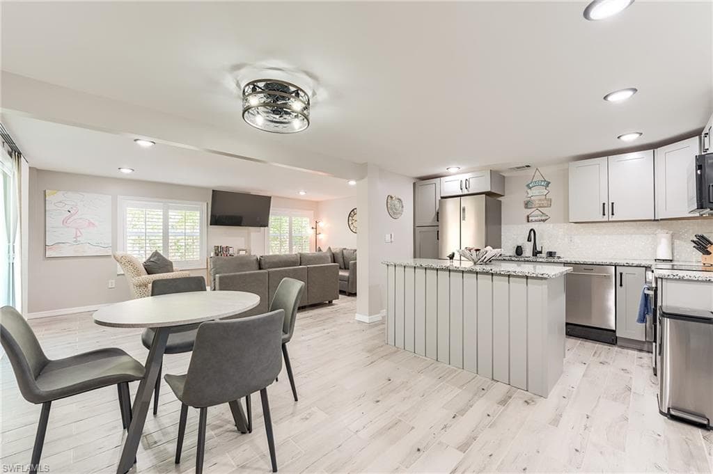 114 Lovers LN, FORT MYERS BEACH FL 33931-9