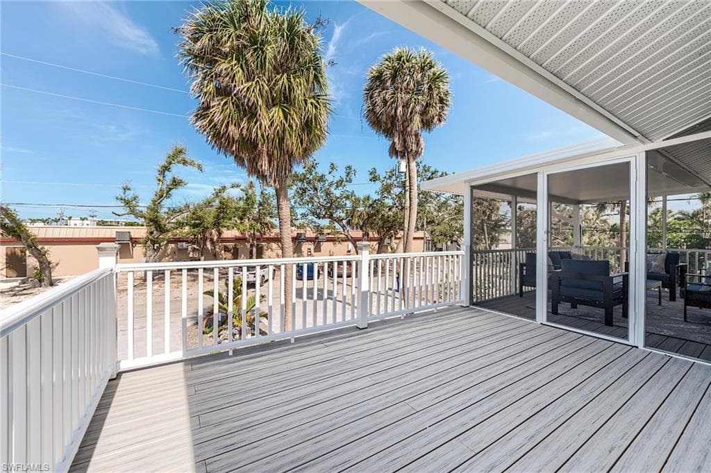 114 Lovers LN, FORT MYERS BEACH FL 33931-18