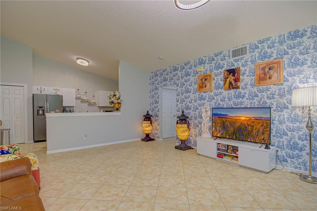 1050 Hancock Creek South BLVD # 203, CAPE CORAL FL 33909-5