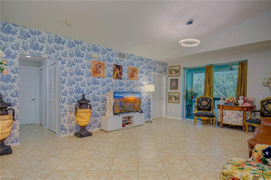 1050 Hancock Creek South BLVD # 203, CAPE CORAL FL 33909-2