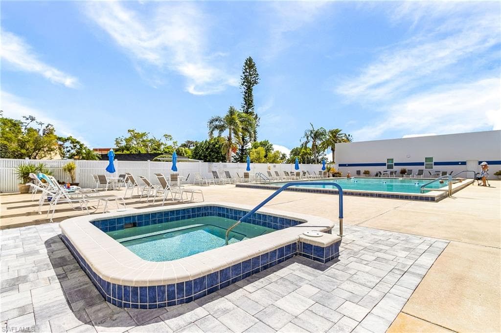 6894 Sandtrap DR # 4, FORT MYERS FL 33919-23