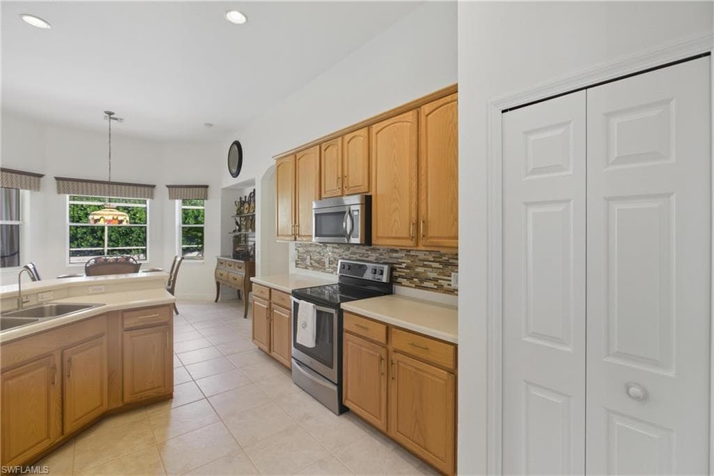 9836 Los Altos CT, FORT MYERS FL 33919-5