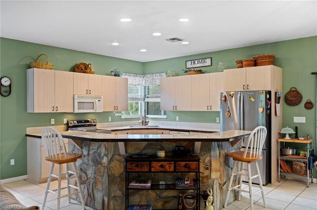 22931 Williams DR, NORTH FORT MYERS FL 33917-6