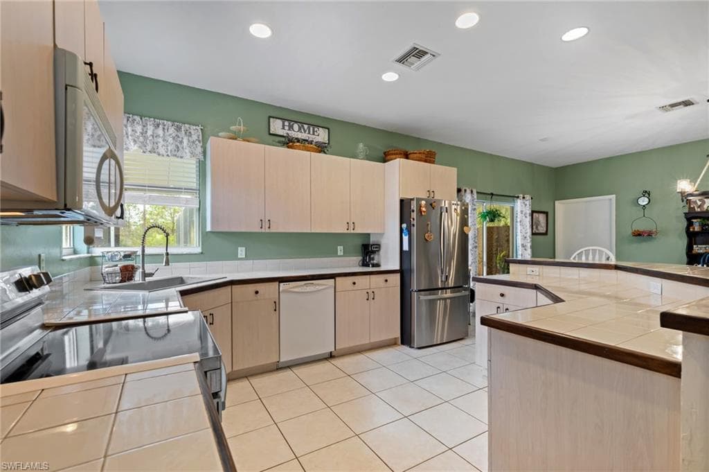 22931 Williams DR, NORTH FORT MYERS FL 33917-8