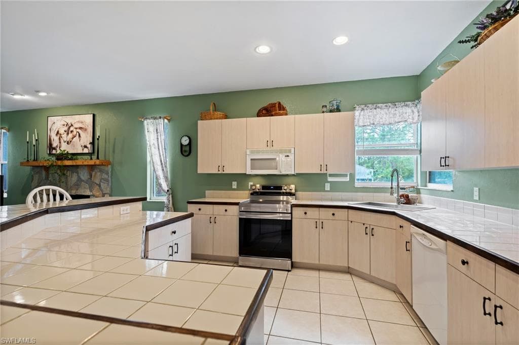 22931 Williams DR, NORTH FORT MYERS FL 33917-7
