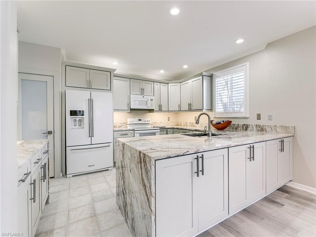 8471 Southbridge DR # 1, ESTERO FL 33967-11
