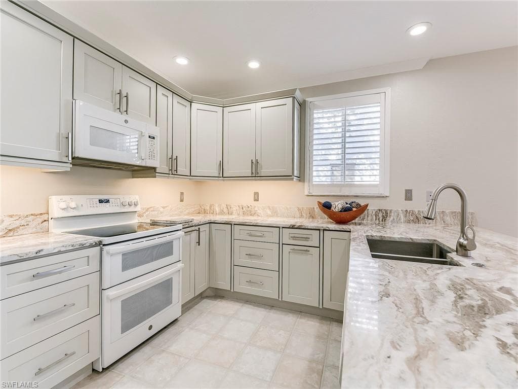 8471 Southbridge DR # 1, ESTERO FL 33967-6