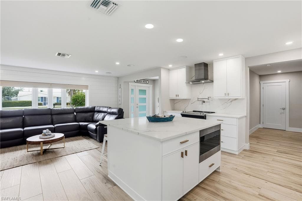 6163 Plumosa AVE, FORT MYERS FL 33908-15