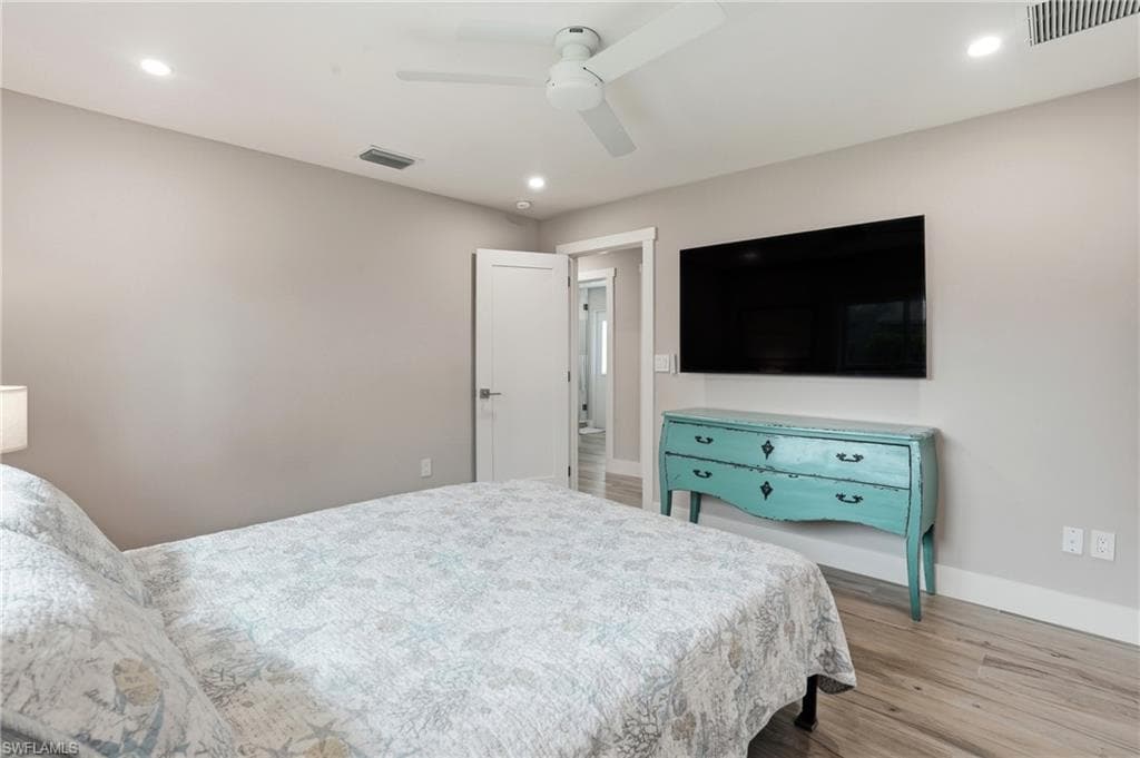 6163 Plumosa AVE, FORT MYERS FL 33908-29