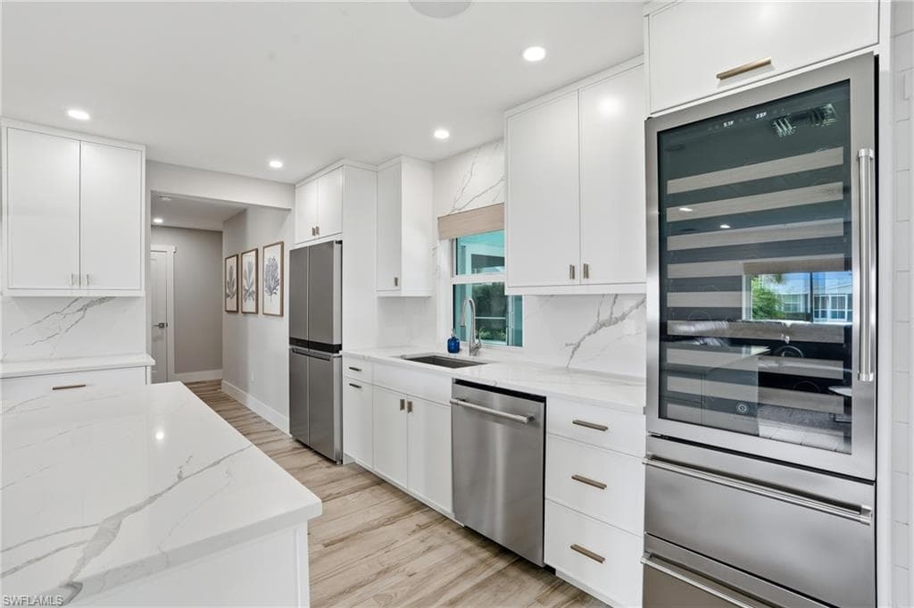 6163 Plumosa AVE, FORT MYERS FL 33908-17