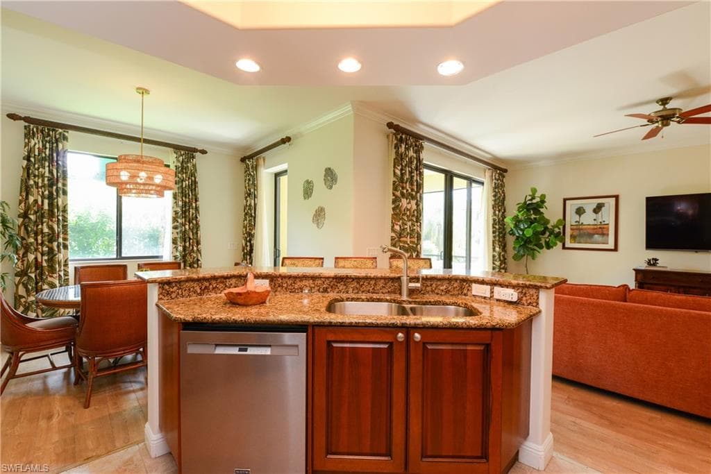 975 Sandpiper ST # A104, NAPLES FL 34102-5