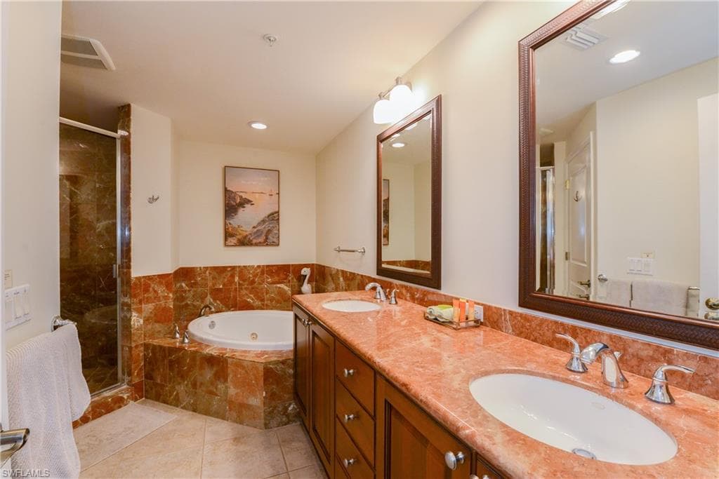 975 Sandpiper ST # A104, NAPLES FL 34102-12