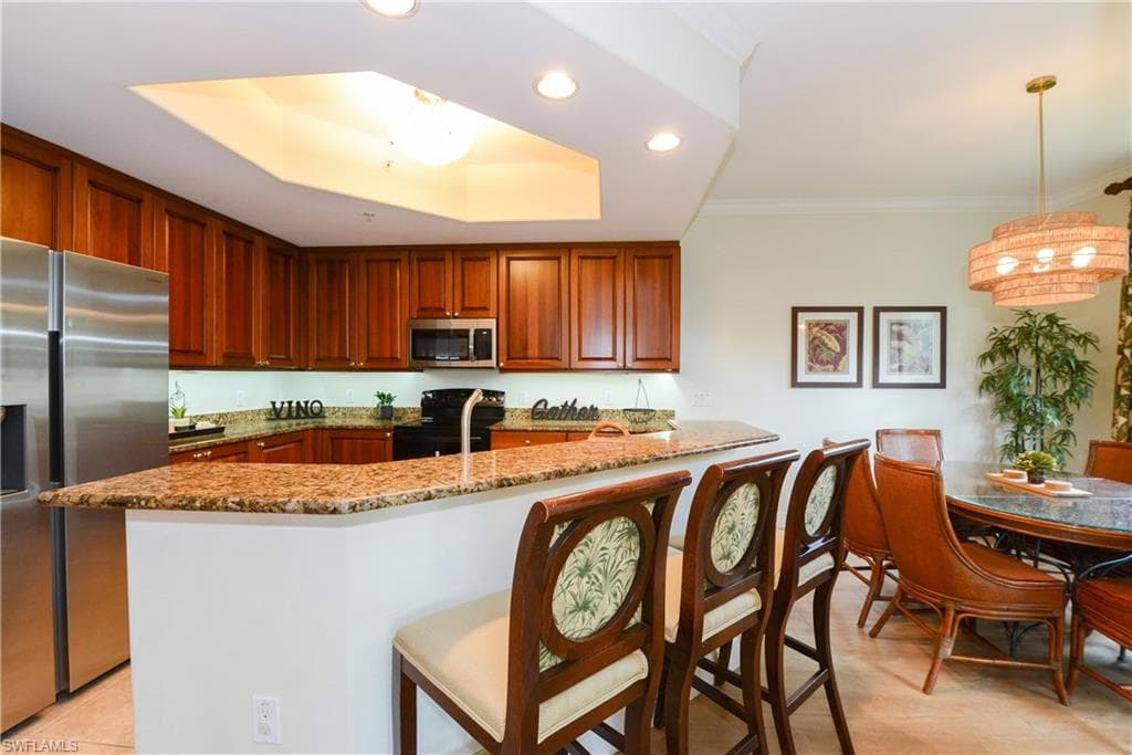 975 Sandpiper ST # A104, NAPLES FL 34102-7