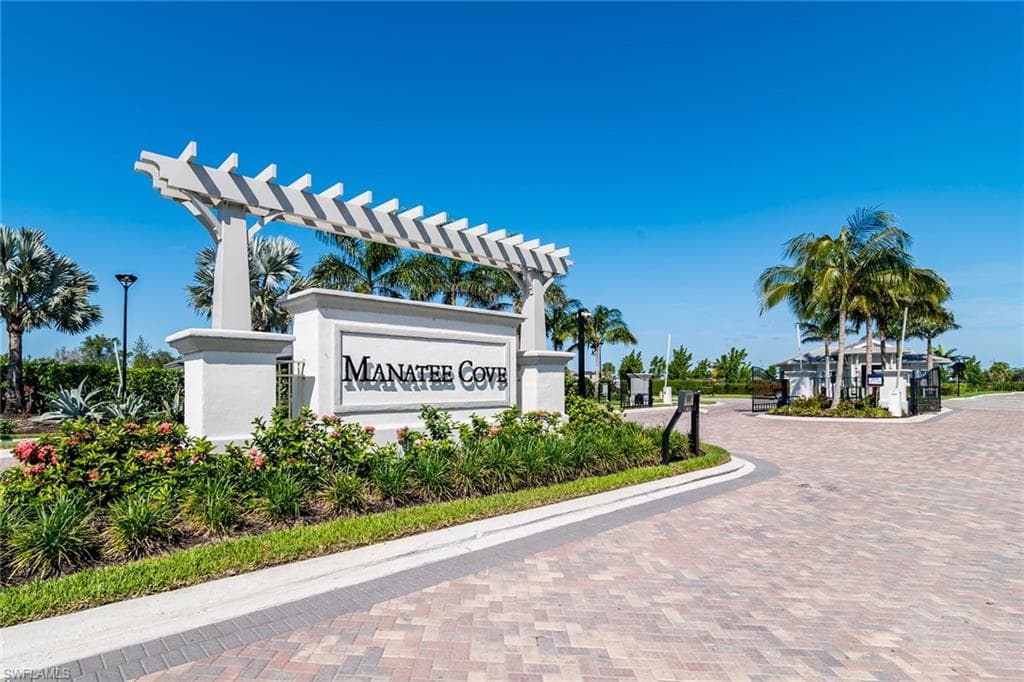 2191 Yellowfin CIR, NAPLES FL 34114-32