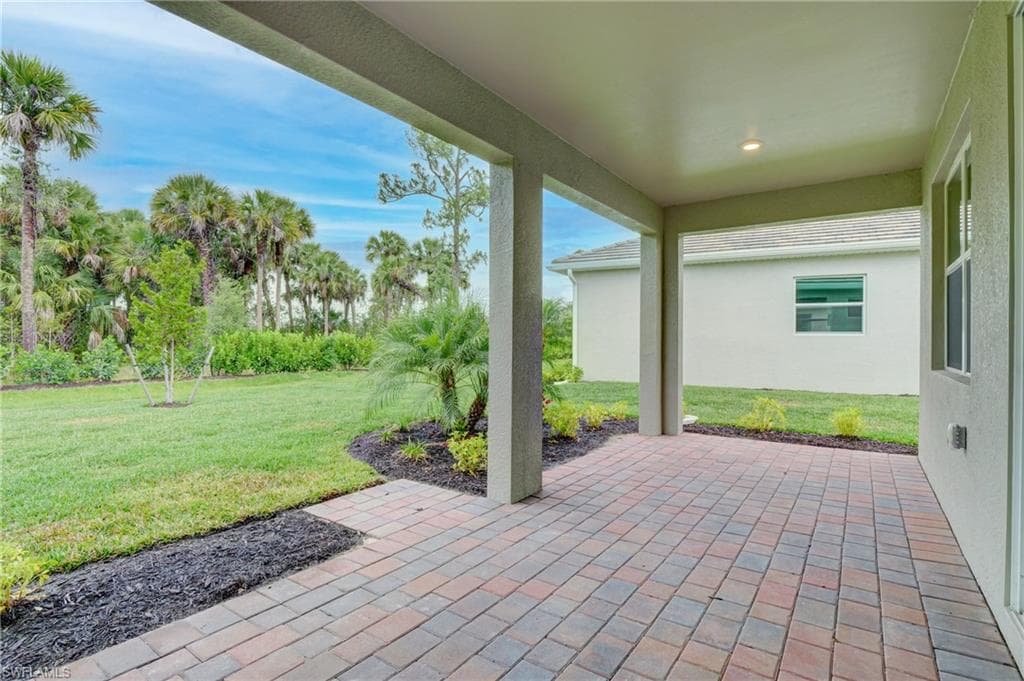 335 Tamarindo LN, NAPLES FL 34114-26