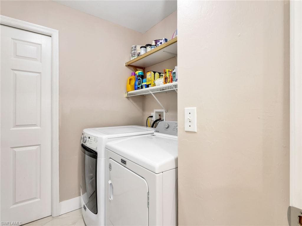 651 Wiggins Lake DR # 101, NAPLES FL 34110-31