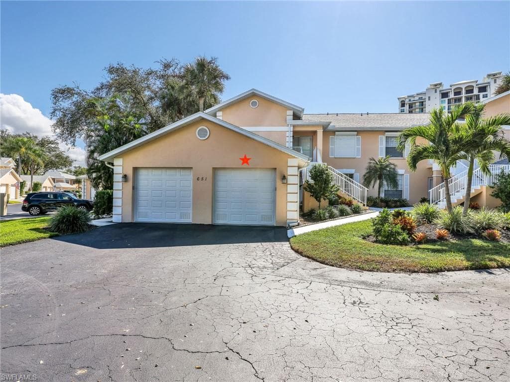 651 Wiggins Lake DR # 101, NAPLES FL 34110-4