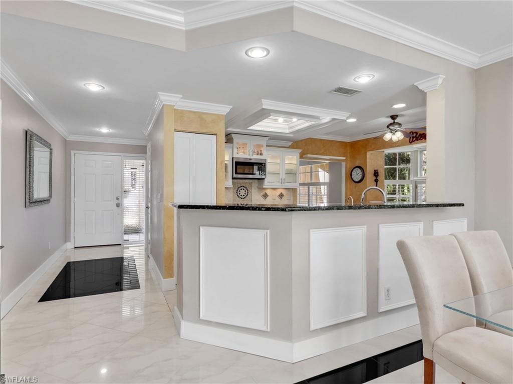 651 Wiggins Lake DR # 101, NAPLES FL 34110-8