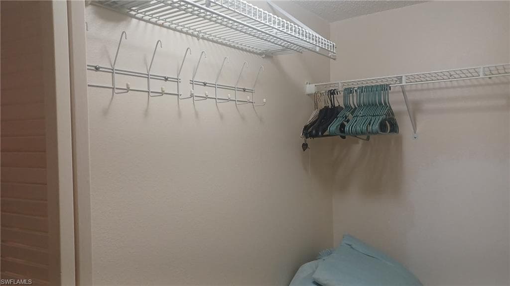 716 Landover CIR # 102, NAPLES FL 34104-17