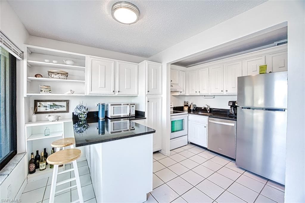 1250 Tennisplace CT # B31, SANIBEL FL 33957-5