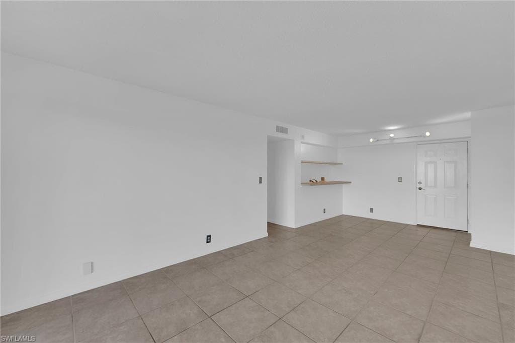 2875 Palm Beach BLVD # 205, FORT MYERS FL 33916-15