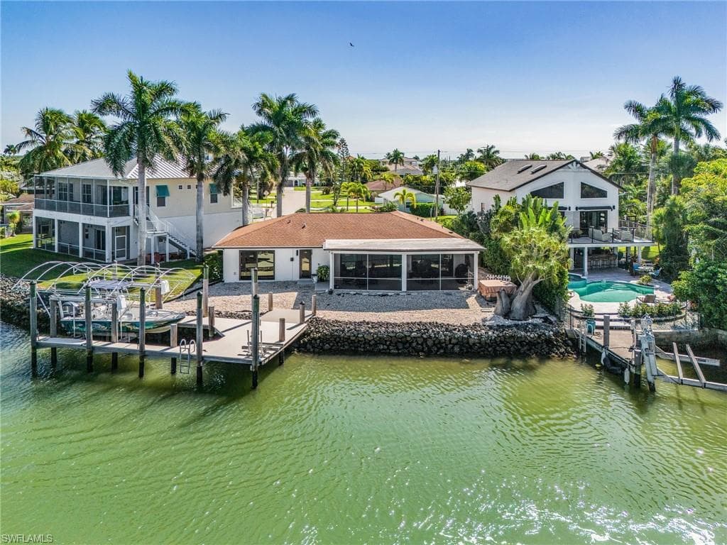 121 JAMAICA DR-32