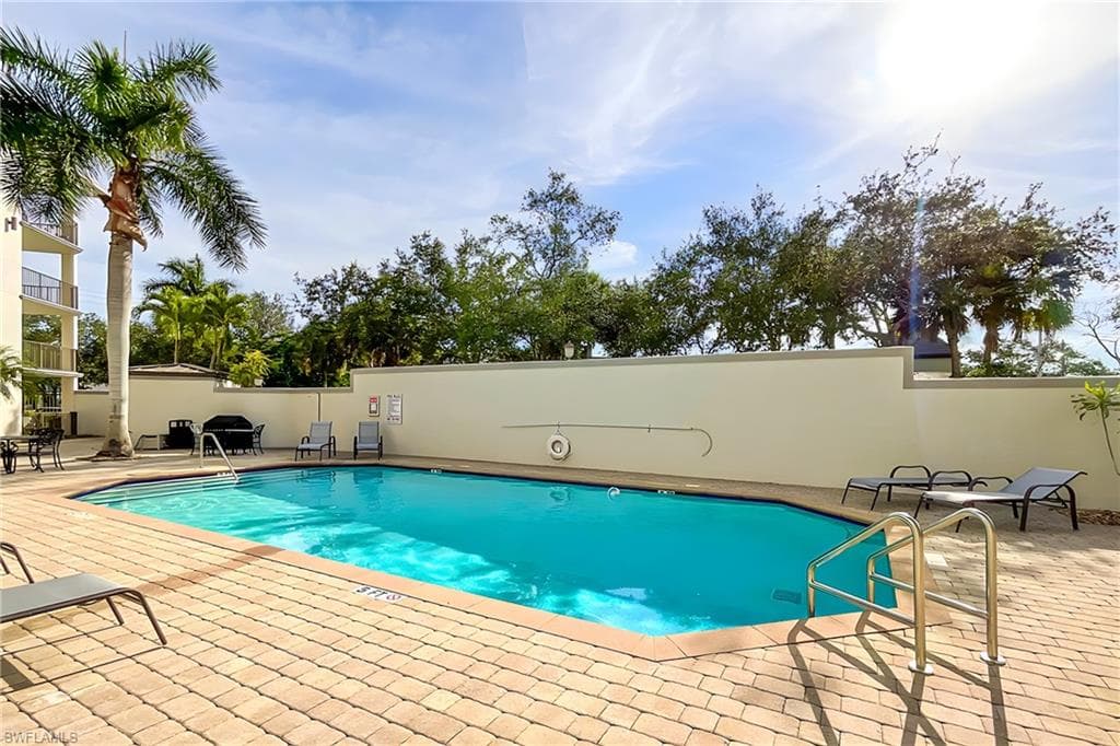 1100 Pine Ridge RD # A106, NAPLES FL 34108-22