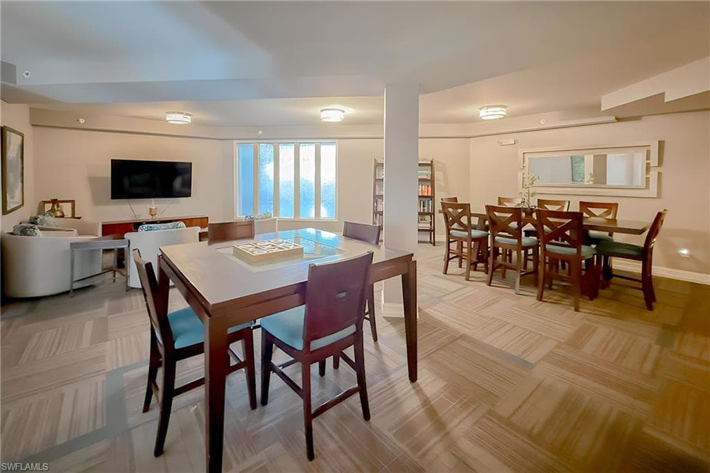 1100 Pine Ridge RD # A106, NAPLES FL 34108-26