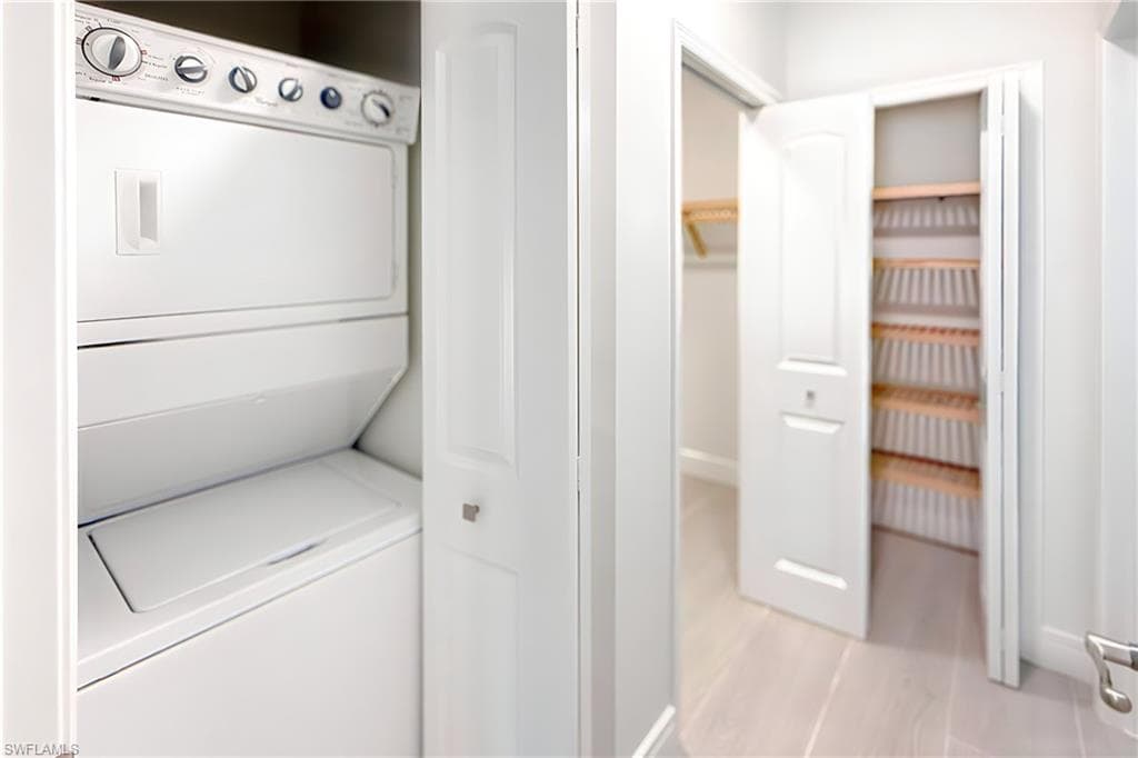 1100 Pine Ridge RD # A106, NAPLES FL 34108-16