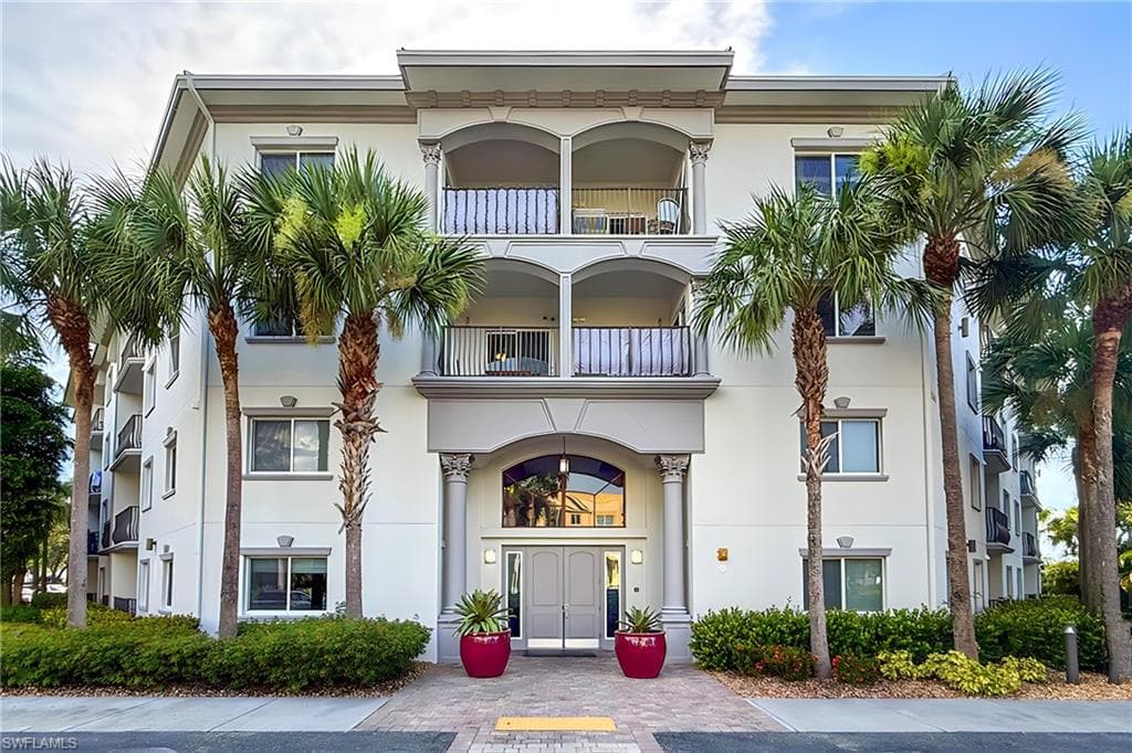 1100 Pine Ridge RD # A106, NAPLES FL 34108-2