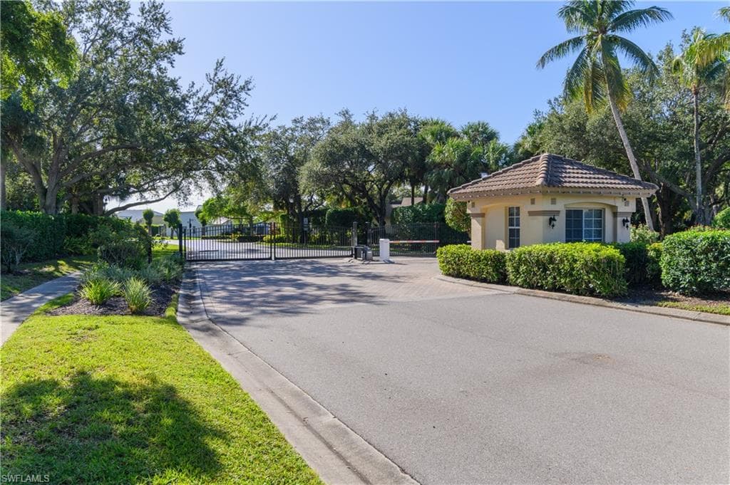 7739 Citrus Hill LN, NAPLES FL 34109-27