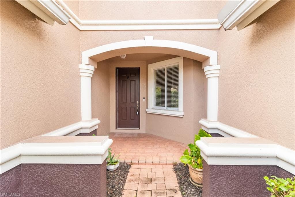 9602 Roundstone CIR, FORT MYERS FL 33967-1