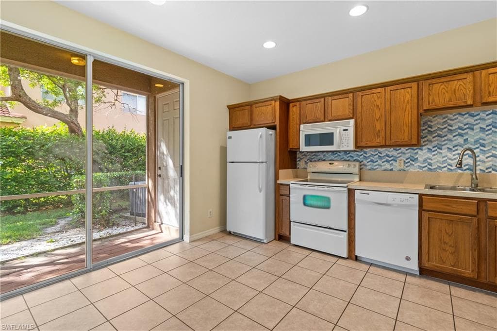 9602 Roundstone CIR, FORT MYERS FL 33967-10