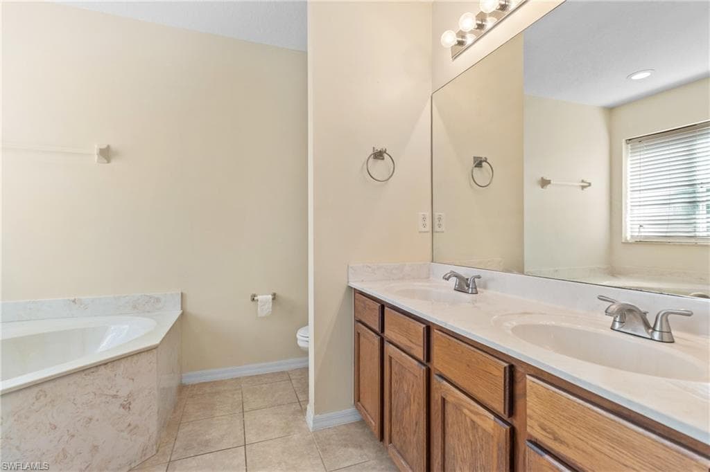 9602 Roundstone CIR, FORT MYERS FL 33967-24