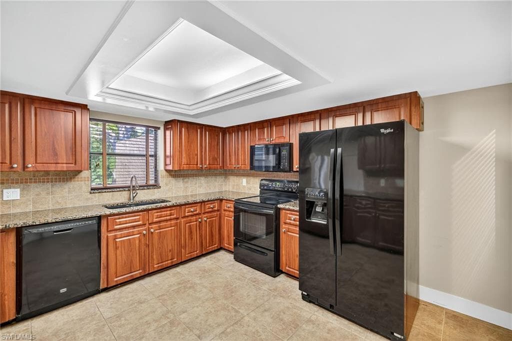 5490 Governors DR, FORT MYERS FL 33907-12