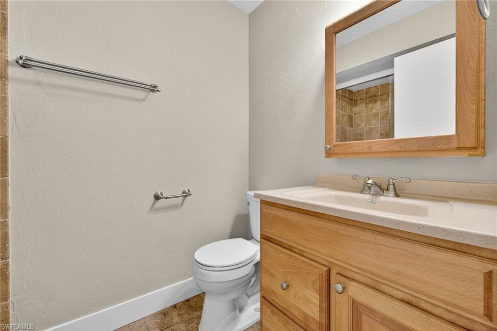 5490 Governors DR, FORT MYERS FL 33907-21