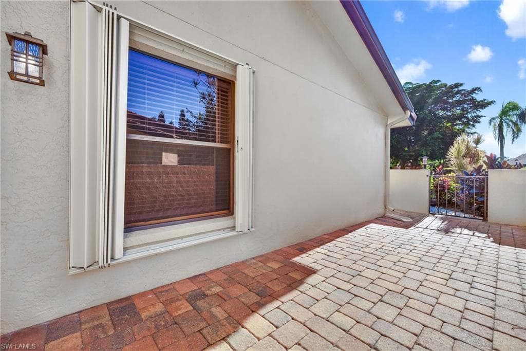 5490 Governors DR, FORT MYERS FL 33907-2