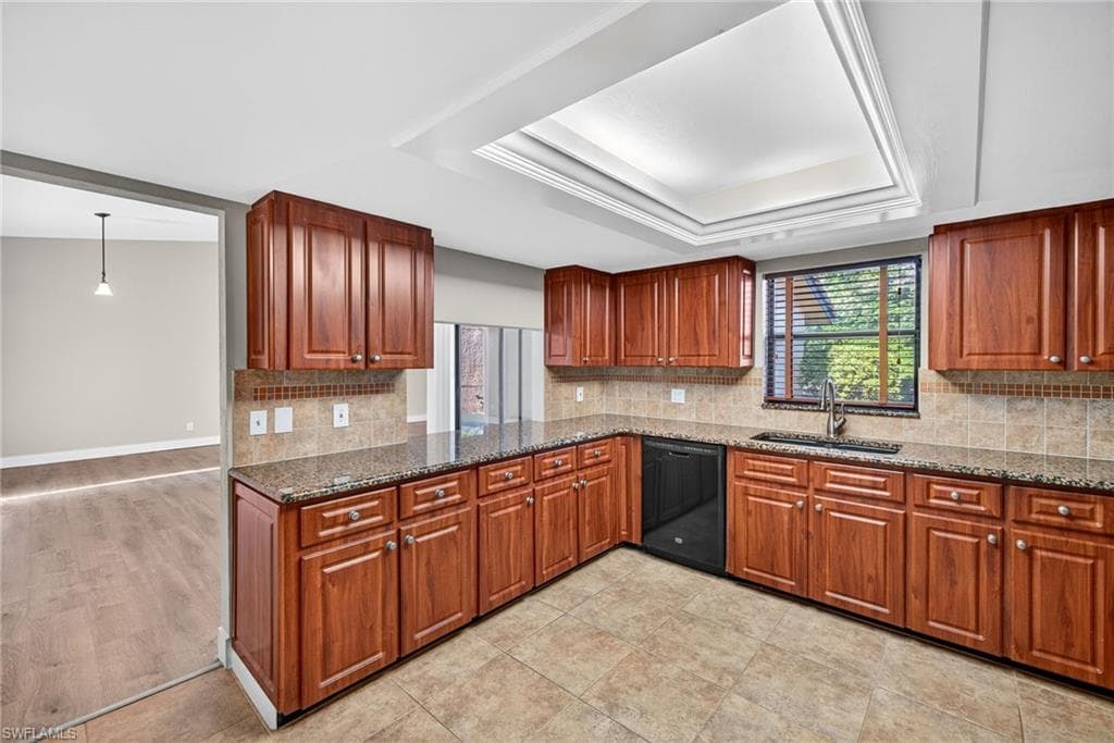 5490 Governors DR, FORT MYERS FL 33907-14